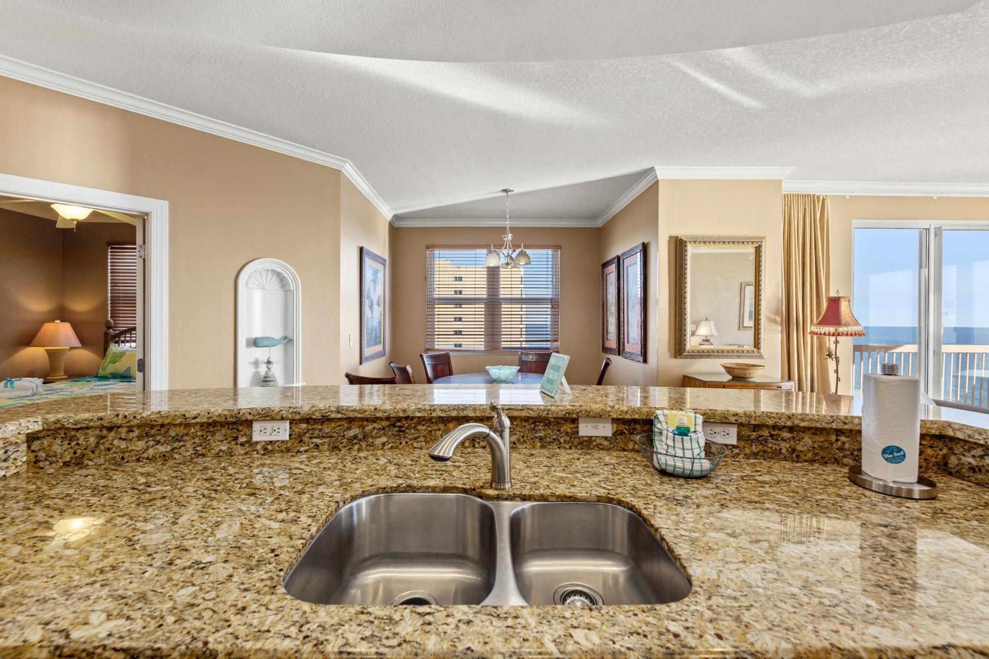 Gulf Front Master Bedroom! 2 Pools & Hot Tubs! Sleeps 8! ปานามาซิตี้บีช ภายนอก รูปภาพ
